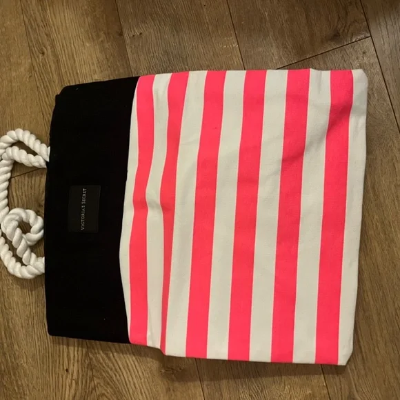 Victoria Secret Weekend Tote bag - nwot - large. - Picture 3 of 9